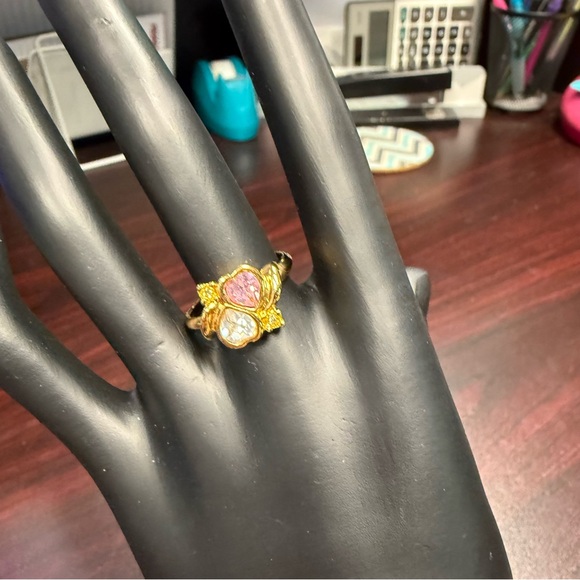 Avon “Two Hearts” Gold and Pink size 9 Ring with Intricate Design NIB vintage - Picture 1 of 6